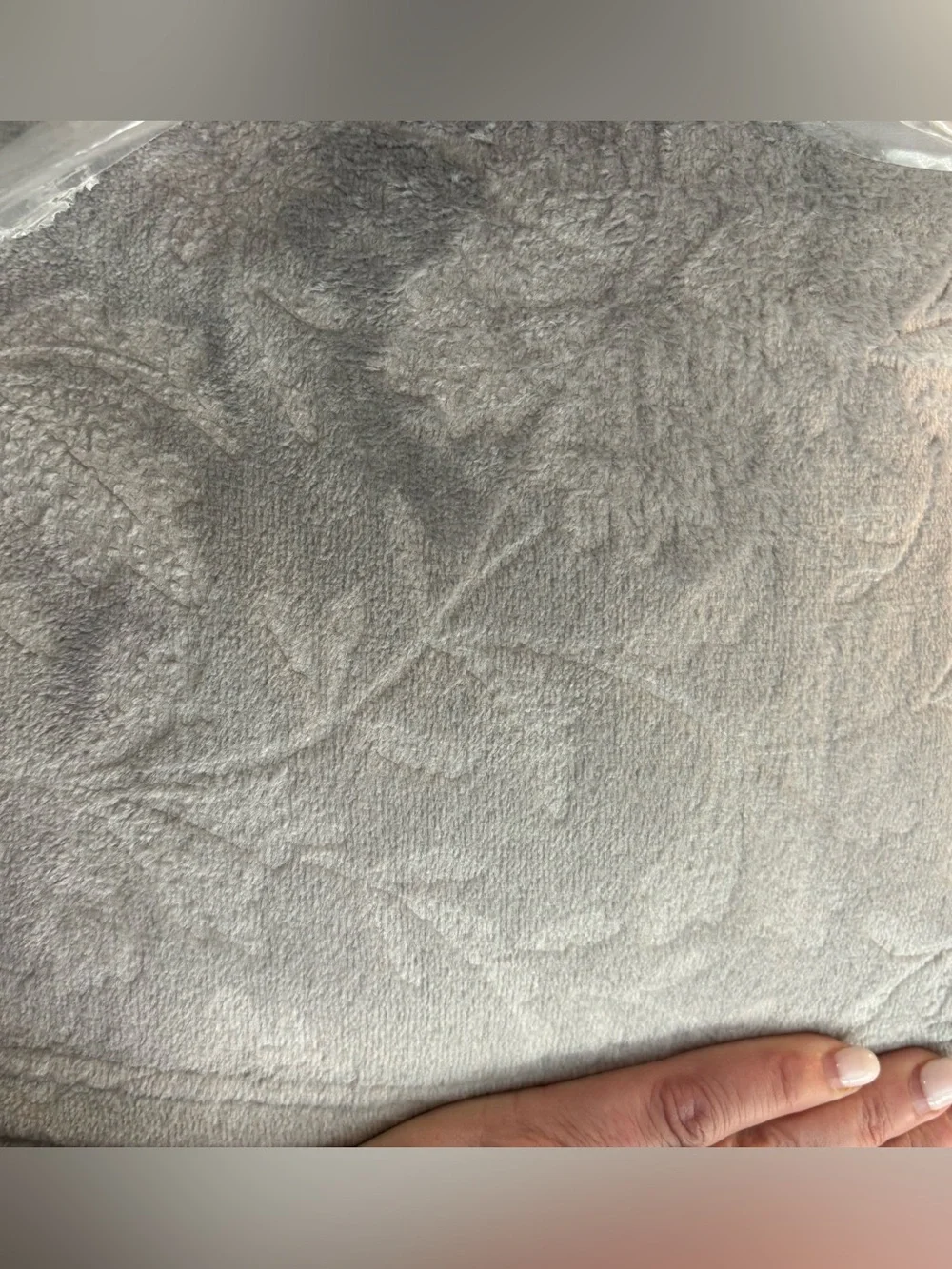 Eddie Bauer Gray Plush Blanket Throw 50” x 70” Embossed Leaf-patterned NEW